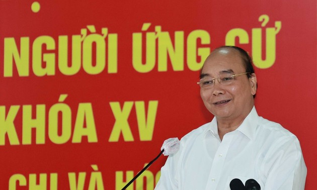 Staatspräsident Nguyen Xuan Phuc trifft Wähler in Ho Chi Minh Stadt 