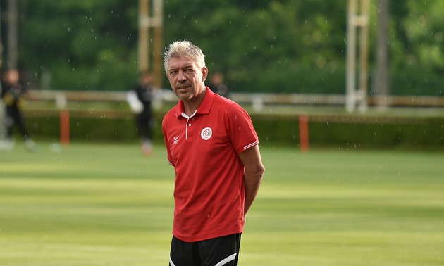 Jürgen Gede ist Trainer von Viettel bei AFC Champions League