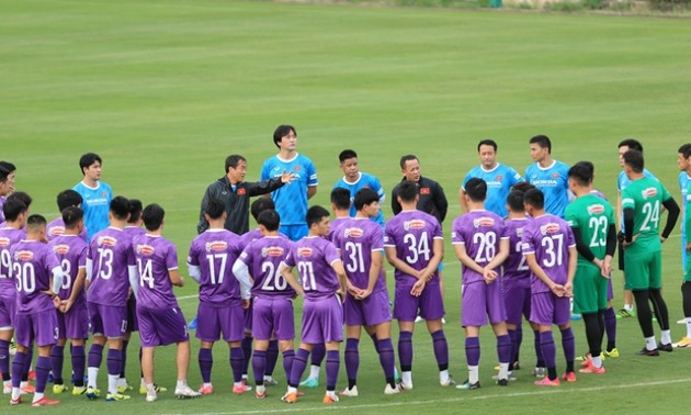 Vietnamesische Auswahl-Fußballmannschaft beginnt mit Training