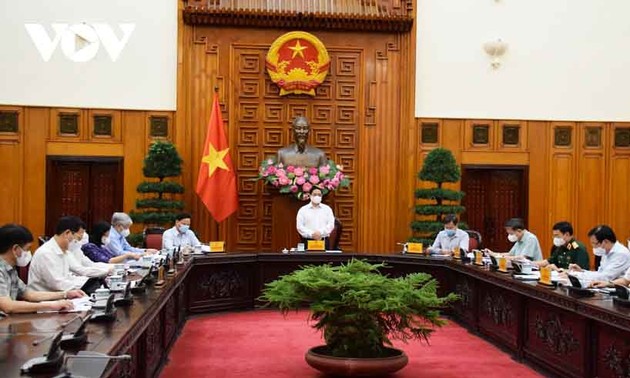Premierminister Pham Minh Chinh leitet Konsolidierung des nationalen Verwaltungsstabes zur COVID-19-Bekämpfung