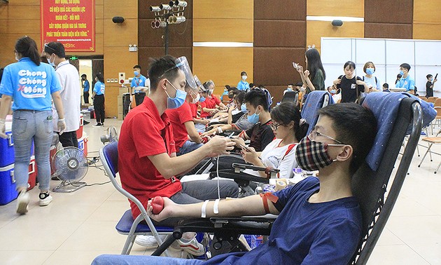  Freiwillige Blutspende “Rosa-Windrad 2021” in Hanoi