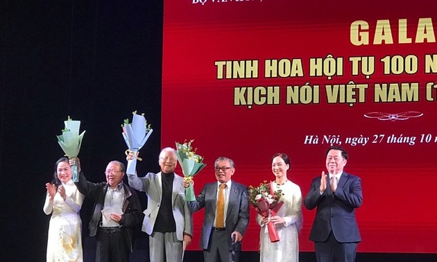 Gala “Kristalisation von 100 Jahren der Bühnenkunst von Hörspielen in Vietnam”