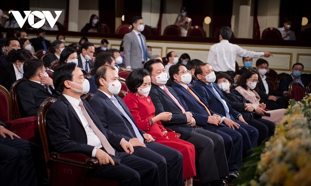 Premierminister Pham Minh Chinh nimmt an Gala “Vertrauen und Sehnsucht” teil