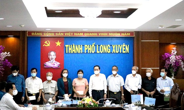Vizeparlamentspräsident Tran Thanh Man besucht verdienstvolle Familien in An Giang