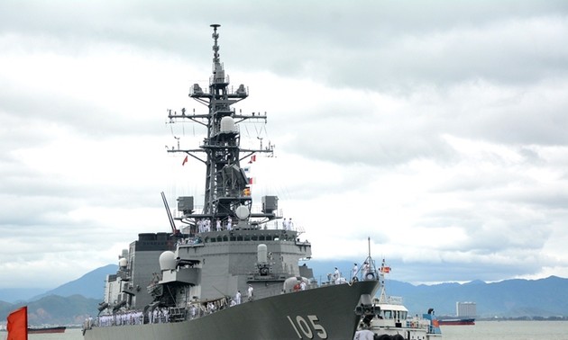 Trainingsschiffe der japanischen Selbstverteidigungskräfte auf dem Meer besuchen Da Nang
