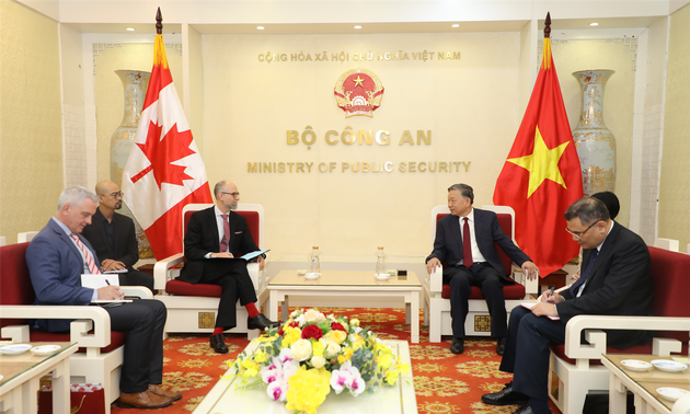 Polizeiminister To Lam empfängt Kanadas Botschafter Steil