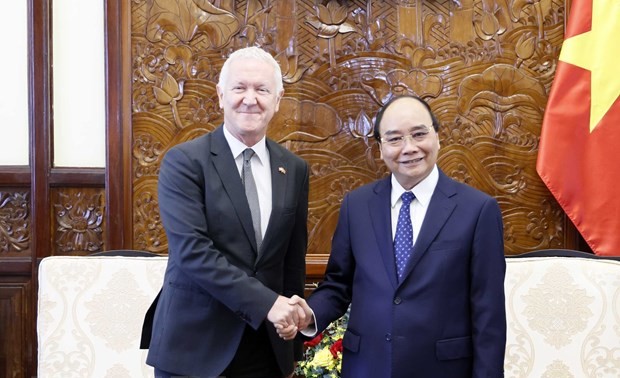 Staatspräsident Nguyen Xuan Phuc empfängt Botschafter aus Niederlanden und Schweiz