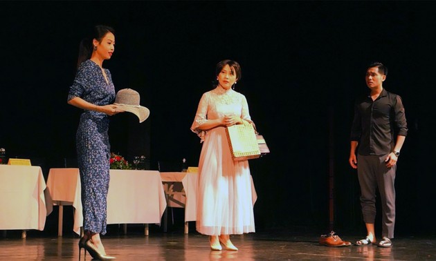 Japanischer Regisseur bringt klassisches Theater von Norwegen auf Junges Theater in Hanoi