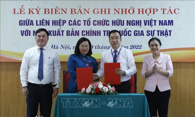 Zusammenarbeit zur Werbung für Bücher, Land und Leute Vietnams