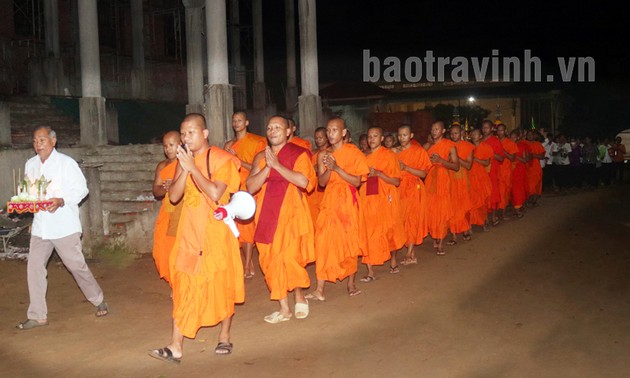 Die Khmer in der Provinz Tra Vinh feiern das Fest Sene Dolta