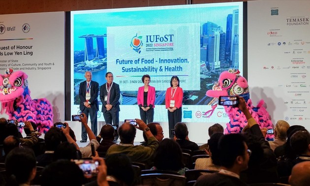 Vietnam nimmt an globaler Konferenz für Lebensmittelwissenschaft und -Technologie in Singapur teil