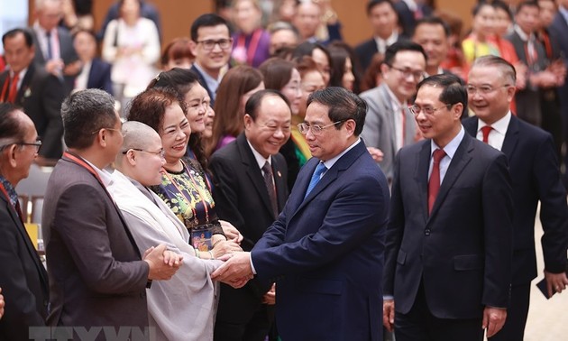 Premierminister Pham Minh Chinh trifft Vertreter der Auslandsvietnamesen