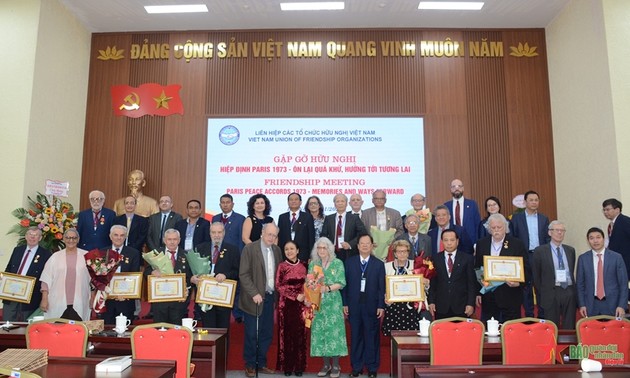 Internationale Bewegungen zur Unterstützung der Unterzeichnung des Pariser Abkommens über Vietnam