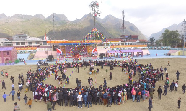 Viele einzigartige Aktivitäten des Kulturfests und des Khen-Festivals der Mong 2023