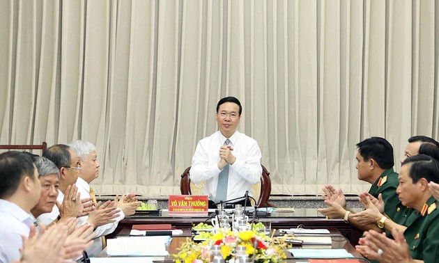 Staatspräsident Vo Van Thuong besucht Kommando der Militärzone 9