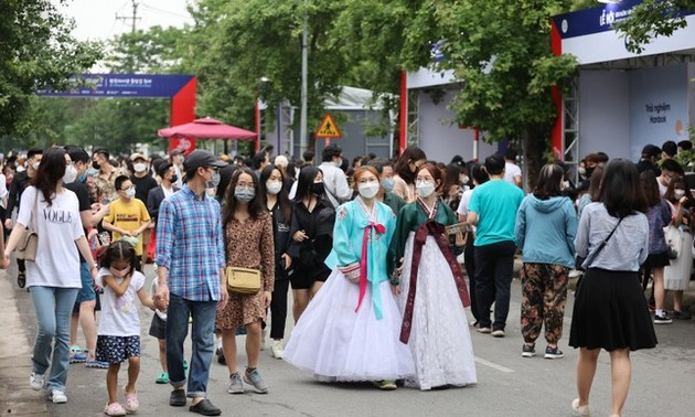 Entdeckung des Festes der südkoreanischen Kulturstraße mitten in Hanoi
