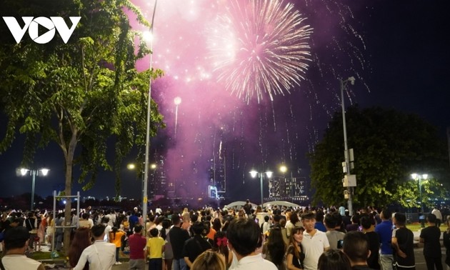 Bewohner von Ho Chi Minh Stadt sind vom Feuerwerk begeistert