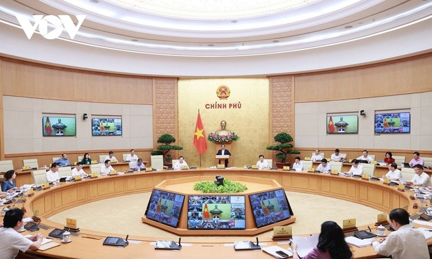 Premierminister Pham Minh Chinh leitet turnusmäßige Regierungssitzung