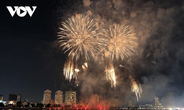 Spektakuläre Eröffnungsfeier des Feuerwerksfestivals am Han-Fluss in Da Nang