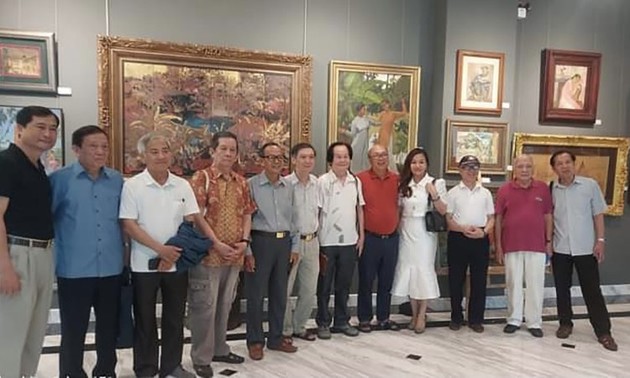 Überraschungstreffen der vietnamesischen Maler im Quang San- Kunstmuseum