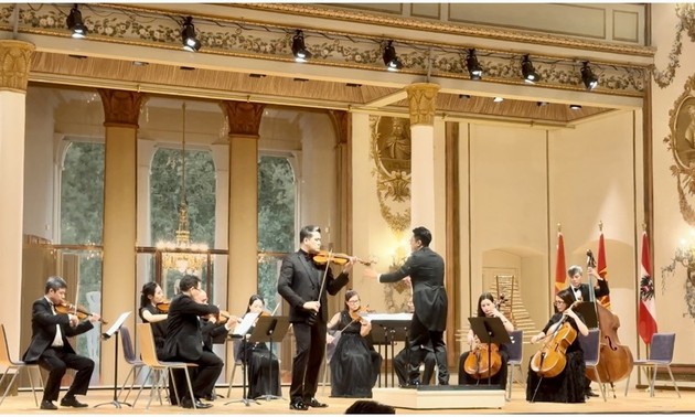 Hervorragende Präsentation des Kammerorchesters Hanoi in Italien