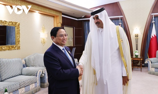 Premierminister Pham Minh Chinh trifft einige Spitzenpolitiker der Golfstaaten