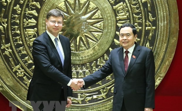 Vize-Parlamentspräsident Tran Thanh Man trifft Vizepräsident der Europäischen Kommission Valdis Dombrovski