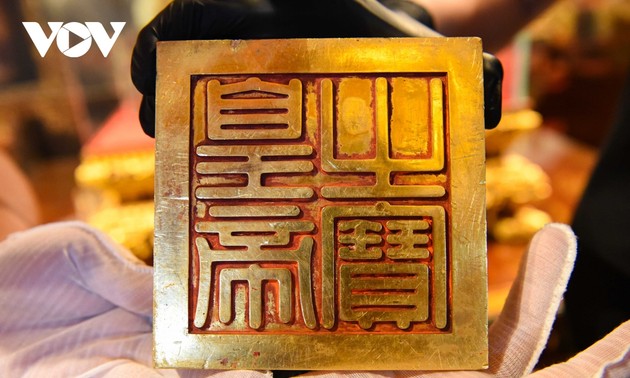Goldenes Siegel “Hoang de Chi Bao” im Hoang Gia Nam Hong-Museum