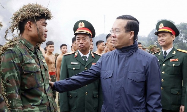 Staatspräsident Vo Van Thuong besucht das Kommando Spezialkräfte der vietnamesischen Volksarmee