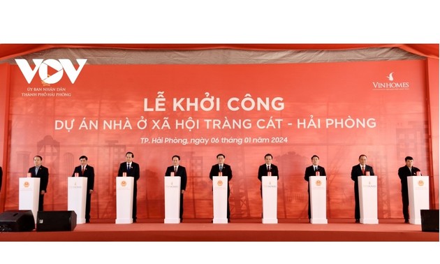 Parlamentspräsident Vuong Dinh Hue trifft Wähler in Hai Phong