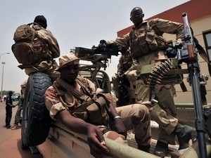  France announces intention to regain Mali from rebels