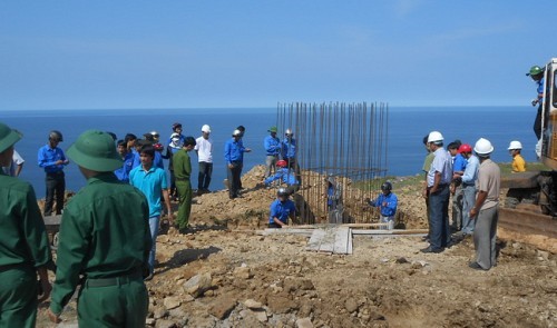 Construction of flagpole starts in Ly Son border island