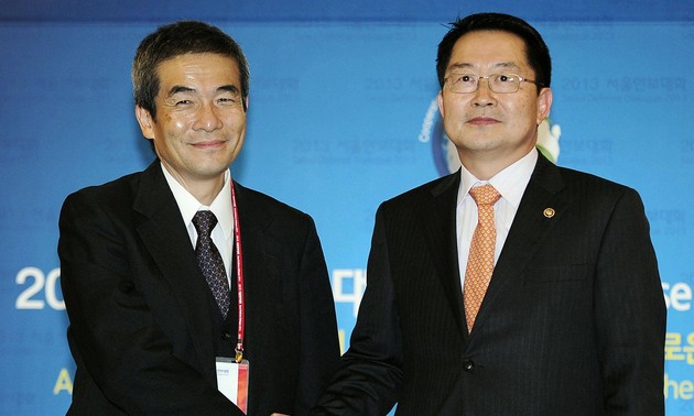 Japan, South Korea restart dialogues 