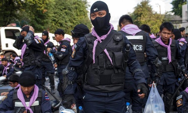 Thai police determined to reclaim 5 protest sites in Bangkok