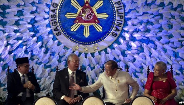 Philippines, MILF sign historic peace deal