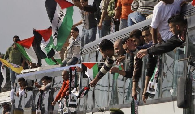 Israel passes bill to halt release of Palestinian prisoners