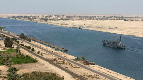 Egypt to dig new canal alongside Suez Canal