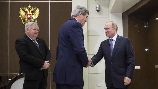 Putin receives John Kerry in Sochi