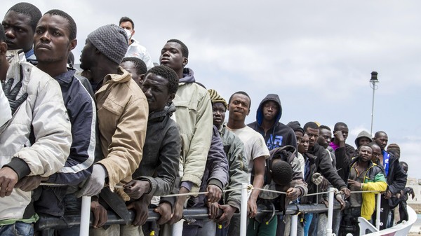 EU ready to discuss migrant reception plan  