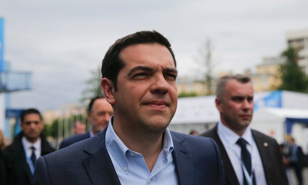Greece announces new solutions to debt crisis