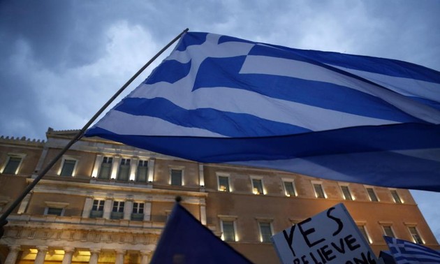 IMF receives loan extension request from Greece 