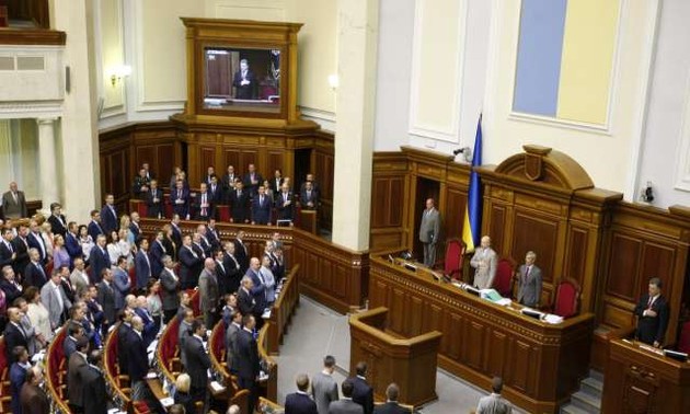 Ukraine’s parliament passes bill granting eastern regions more autonomy 