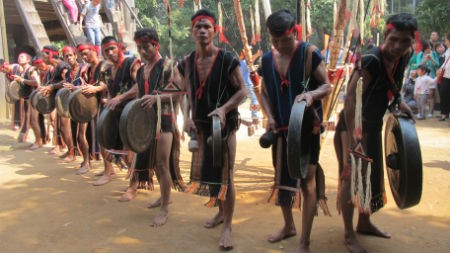 Gong performances of the Bahnar at Vietnam Museum of Ethnology 