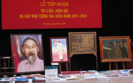 Aprender del ejemplo de Ho Chi Minh a través de documentos y objetos