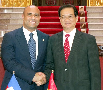 Concluye con éxito visita de primer ministro haitiano a Vietnam