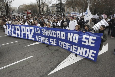 Protestan en España contra privatización de la sanidad