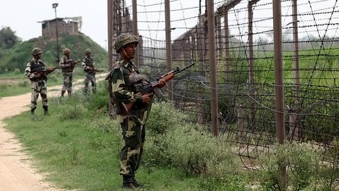 Pakistán convoca al embajador indio por ataques en Cachemira 