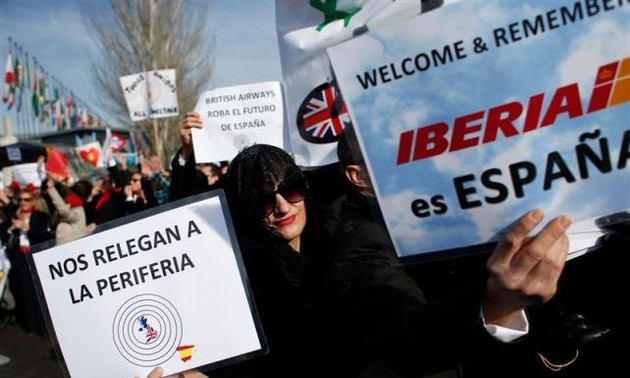 Los sindicatos de Iberia convocan 15 días de huelga 