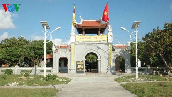 Construyen dos pagodas en archipiélago de Truong Sa
