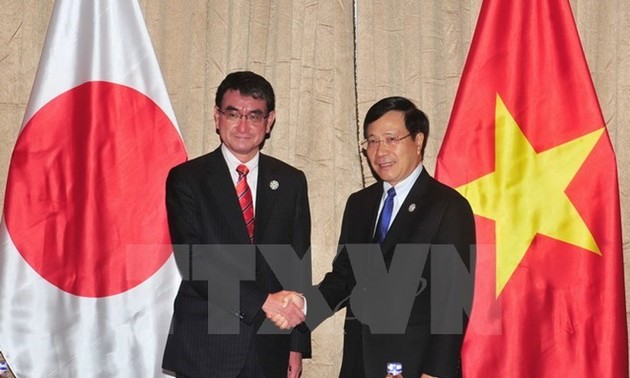 Japón y el WEF aspiran promover la cooperación con Vietnam